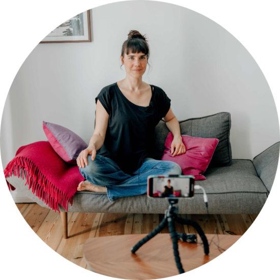Beatrice Madach ist Coachee von Julia Leifheit und konnte mit Hilfe dem Online-Training von Julia Leifheit Schritt für Schritt Klarheit ins Chaos ihrer Selbstständigkeit bringen.