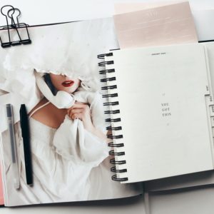 Gratis Business Guide für Solopreneure gibt es von Julia Leifheit. Selbstmanagement und Organisation sind ihre Fokusthemen.